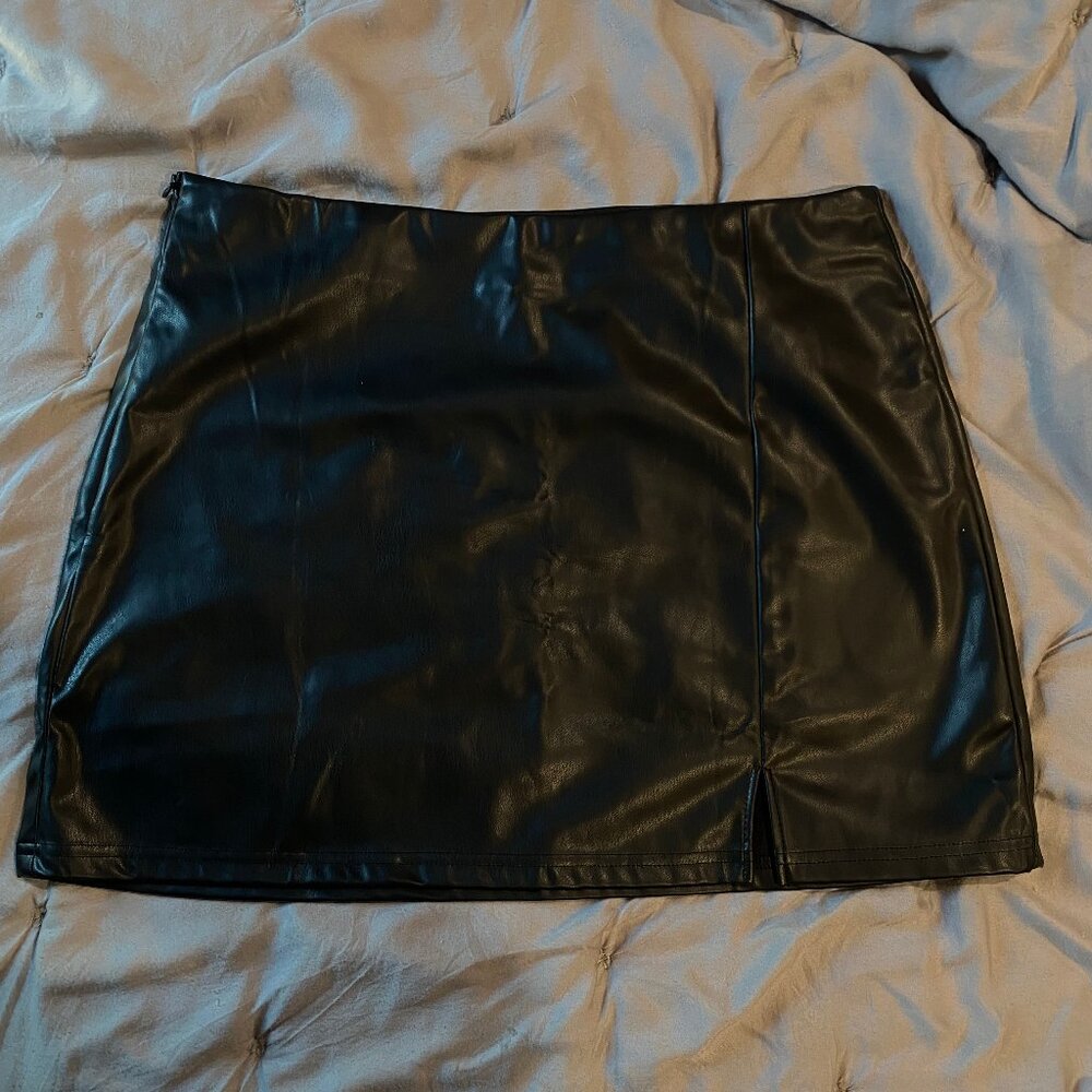 Faux Leather Solid Split Mini Skirt